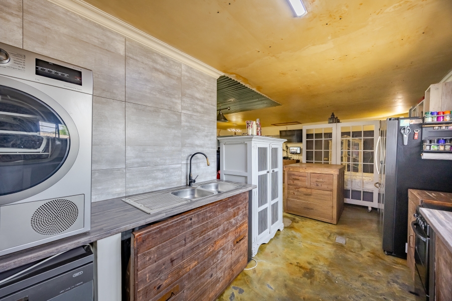 6 Bedroom Property for Sale in Flamingo Vlei Western Cape